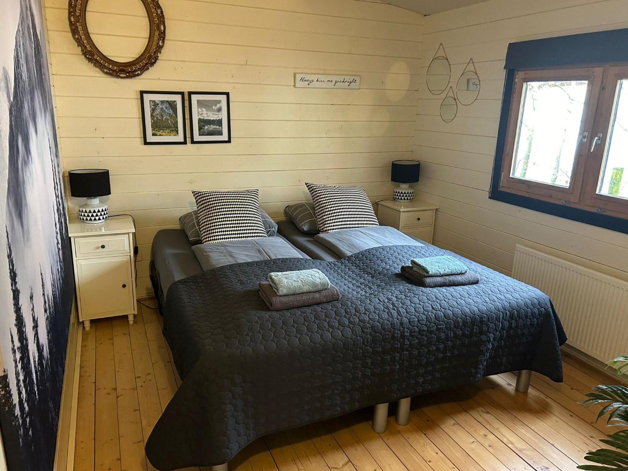 Carpe Diem, Het Ruime Chalet Met Houtkachel Nabij Wildlands Emmen Schoonebeek Exteriör bild